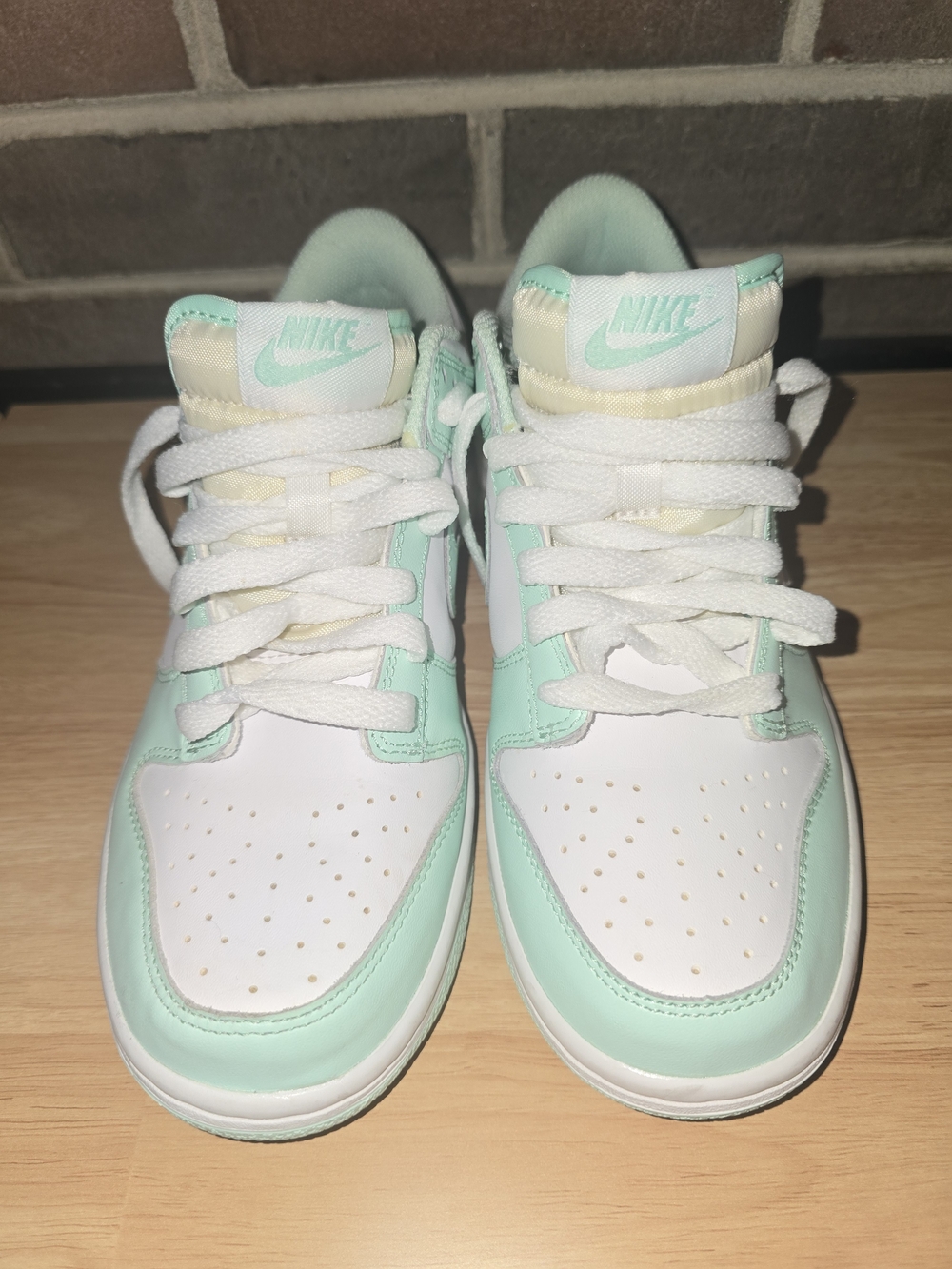 Nike Kids Low-Top Sneakers in Mint/White